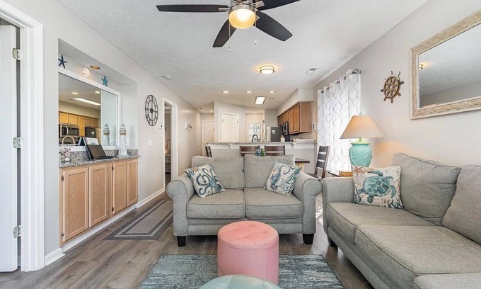 Carolina Forest Condominio | Indoor Pool, Hot Tub, Tennis, Central Location
