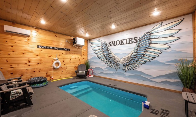 Sevierville Cabina | Indoor Pool | Hot Tub | Nerf Wars | Pet-friendly