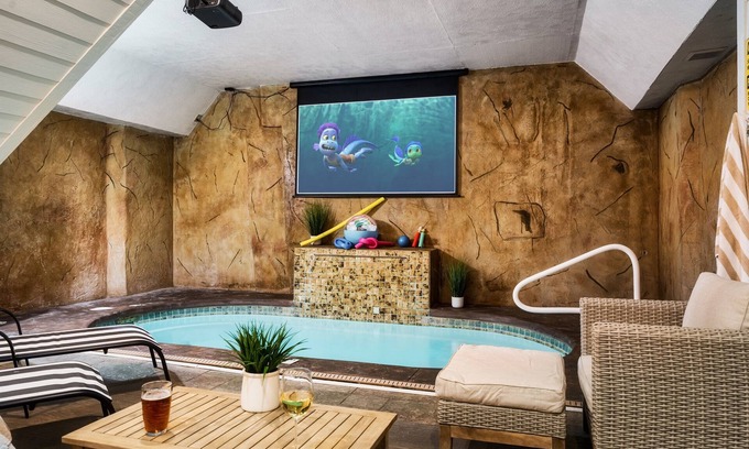 Gatlinburg Cabina | Indoor Pool & Movies - Near DT Gatlinburg