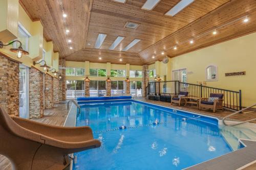 Norton Shores Casa | Indoor Pool near Grand Haven with Lake Michigan Beach!