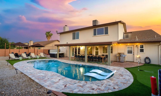 Copperwood Casa | Indoor Slide~Hidden Speakeasy-Hot tub-Sport Court