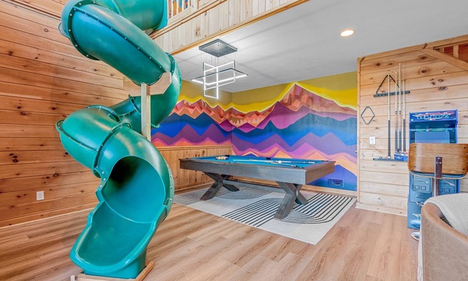 Wolf Laurel Cabina | Ski In/Out @ Hatley Pointe~Views~HotTub~IndoorSlide