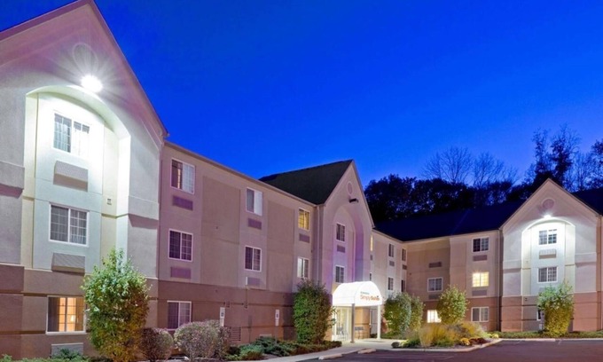 Morris Plains Casa | Indulge in Home-Like Comfort! Near Morristown National Historic Park