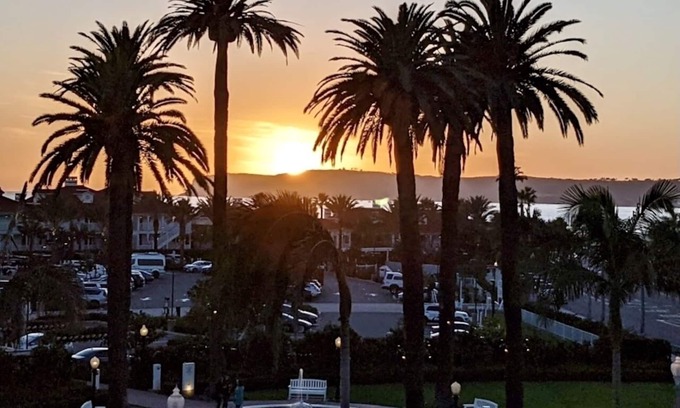 Coronado Complejo | Indulge in Paradise at Coronado Beach Resort : Min 7 day -Sunday to Sunday