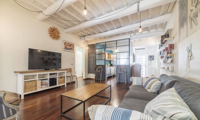 Rione III Colonna Apartamento | Industrial Chic Loft Apartment in Historical Building