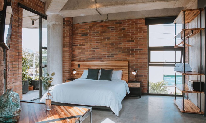 Laureles Apartamento | Industrial Chic Loft in Front of Unicentro Mall