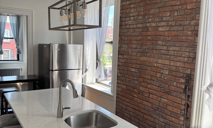 Danville Apartamento | Industrial Chic on Mill Street