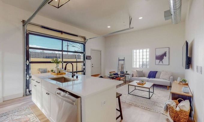 Nob Hill Condominio | Industrial Condo|Outdoor Space|Nob Hill