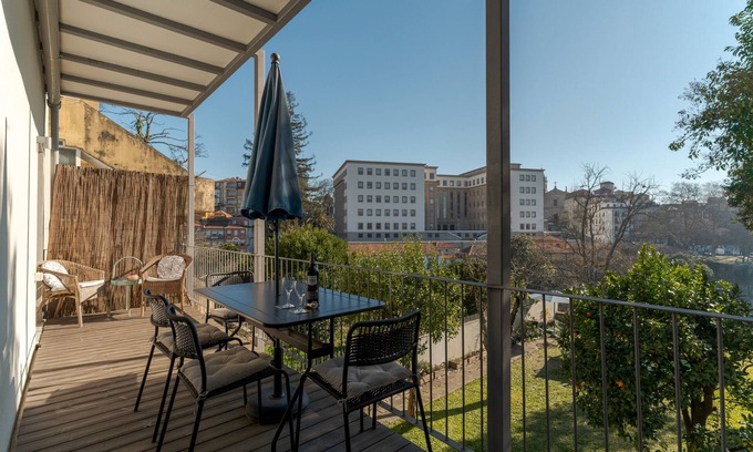 Uniao de Freguesias do Centro Apartamento | Apartamento de diseño industrial en el centro con jardín compartido, Wi-Fi y aire acondicionado