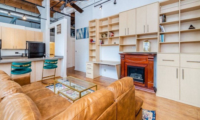 Prairie District Condominio | Industrial loft haven