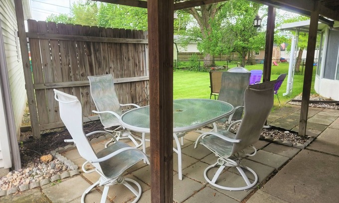 Speedway Casa | Indy Speedway House: 0.4 mile Walk to IMS, 4 miles to D/T Indy