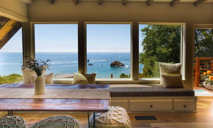 Trinidad Casa | Infinity ocean view, while soaking in the hot tub!