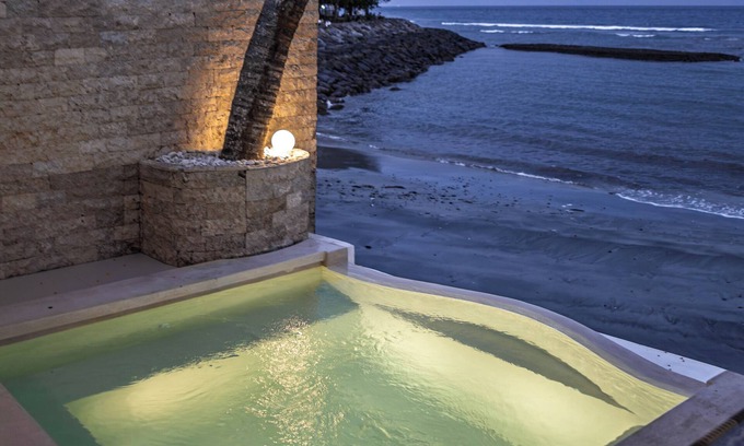 Candi Dasa Villa | Villa Sea Spray .... Literalmente en el océano!