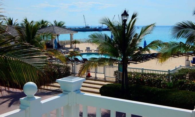 Alice Town Casa | "Infinity Poolside" - Ocean Villa 2 BR / 3 BA