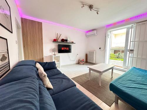 Rivazzurra Apartamento | INFONDOALMAR RIMINI -Intero Apt Indipendente-Netflix-MetroMare a 40m-Proiettore 4k Cinema-WiFi Fibra-Led-Parcheggio-Riscaldamento-