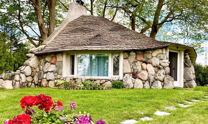 Charlevoix Cabaña | Habita una casa hobbit!