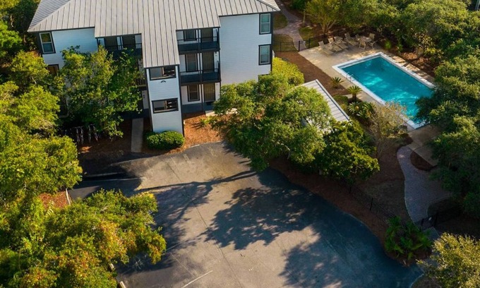 Inlet Beach Condominio | "Inlet Dunes 105" | Community Pool | Next to Rosemary Beach | Directly Across From The Beach