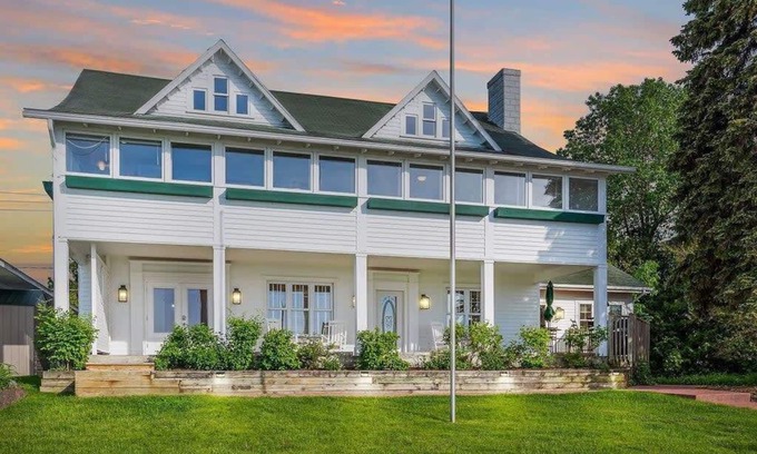 Beulah Casa | Inn at Beulah Beach on Crystal Lake