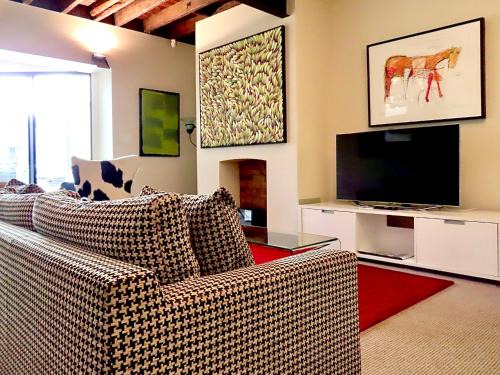 Hobart Central Business District Casa | Inner City Executive Living