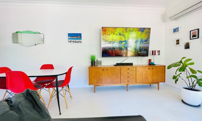 Lyneham Apartamento | Inner North Retro Gem - Pet Friendly