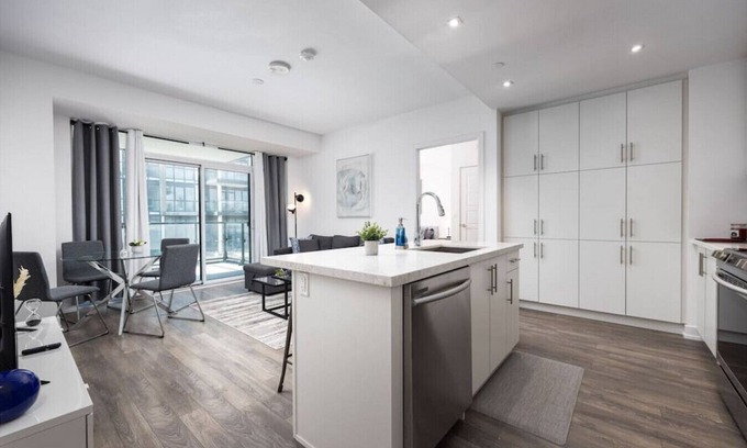 Innisfil Apartamento | Innisfil Paradise with a Private BBQ and Balcony