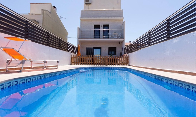 Costa Dorada Villa | INNOUTHOME MAGNÍFICA CASA FAMILIAR CON PISCINA, BBQ, WIFI Y AIRE-11 DE SETEMBRE