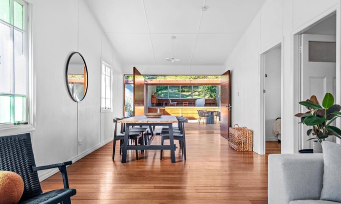 Toowong Casa | Inside Out! ~ 3 Bed House ~ Toowong