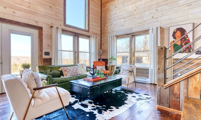 Sterling Cabina | Insta-worthy Cabin w/ Hot Tub on 10 Private Acres