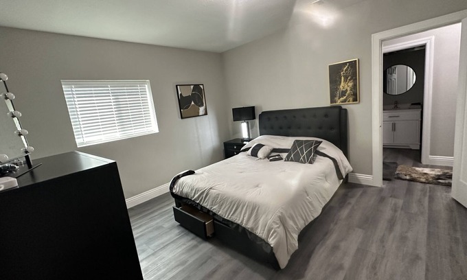 San Bernardino Casa | Insta-Worthy! Just Remodeled! Private Home! Luxurious & Brand New