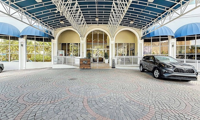 Sunny Isles Beach Apartamento | Digno de Insta. Frente al mar: la mejor unidad de esquina del edificio.