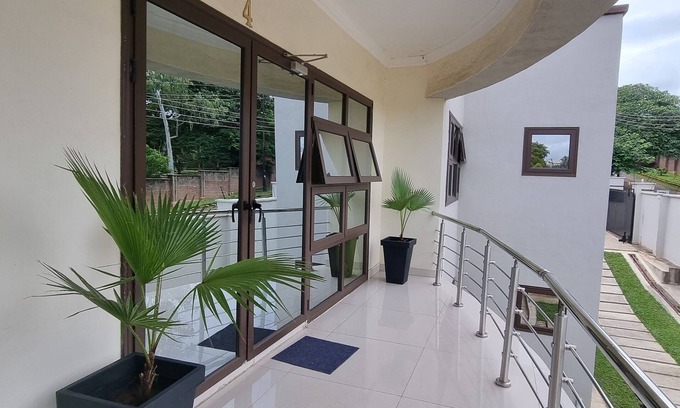 Blantyre Apartamento | Instahomes by Tru - Villa