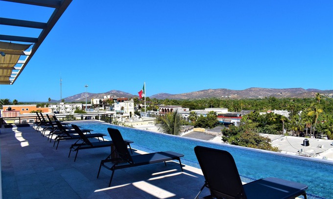 Downtown San Jose del Cabo Apartamento | Intimate & Bright Studio w/ Rooftop Pool in the Art District San Jose Del Cabo