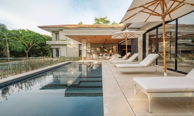 Tamarindo Casa | Intimate Luxury Home with Private Pool, Pickleball & Basketball Courts; 200 Meters from the Beach!