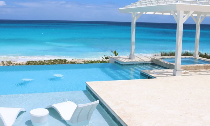Farmer's Hill Casa | Into The Mystic -BRAND NEW on Breakwater Drive at Three Sisters Beach
