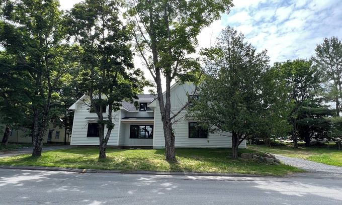 Rangeley Otro | Intown/Family Friendly/Walk to Shops & Snowmobile from Property/Pets Considered