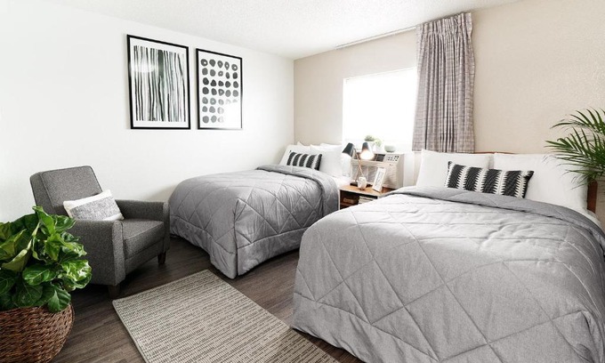 Pike Hotel | InTown Suites Extended Stay Indianapolis IN - Traders Point