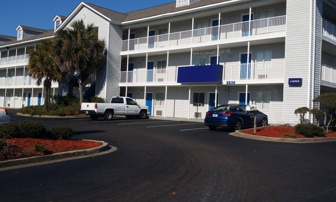 West Ashley Apartamento | InTown Suites Extended Stay Charleston SC - West Ashley
