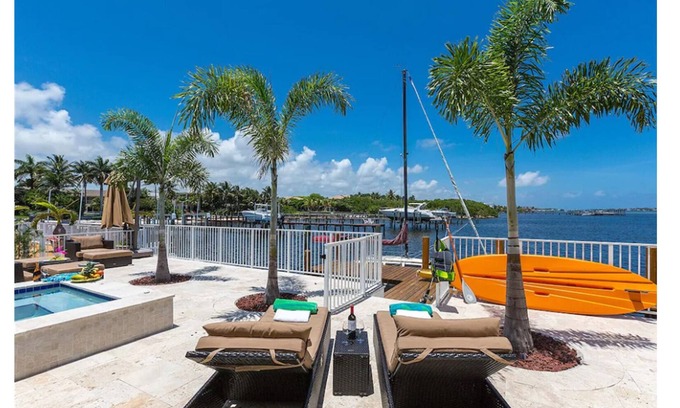 Boynton Beach Casa | Intracoastal Paradise! Stunning waterfront view!