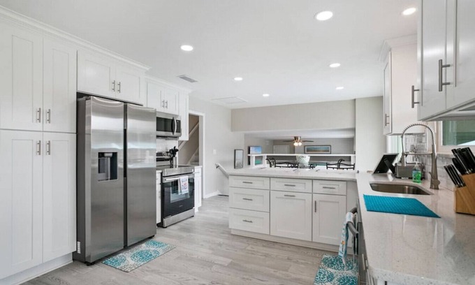 Isle of Palms Casa | Intracoastal Pool Retreat near Beaches+Mayo Clinic