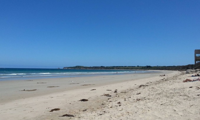 Inverloch Casa | Inverloch Beach Retreat: ¡relájese en la comodidad del aire acondicionado durante todo el año!