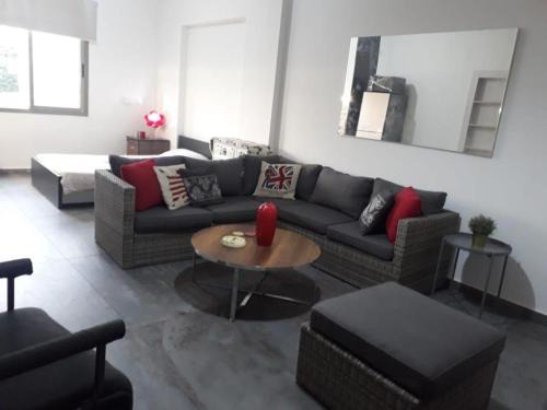 Dbayeh Apartamento | Inviting 1-Bed Apartment in Dbayeh