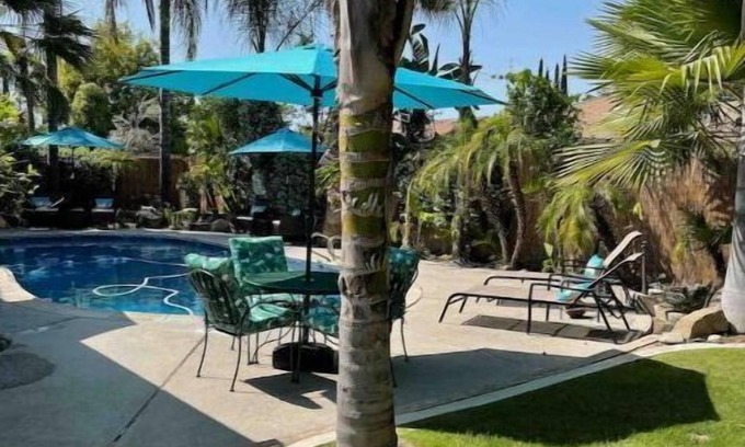 Clovis Casa | Inviting 3bd/2ba Clovis home w/pool, jacuzzi,gym.