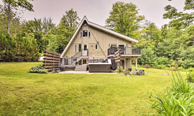 Warren Casa | Inviting A-Frame Cabin with Saltwater Hot Tub!