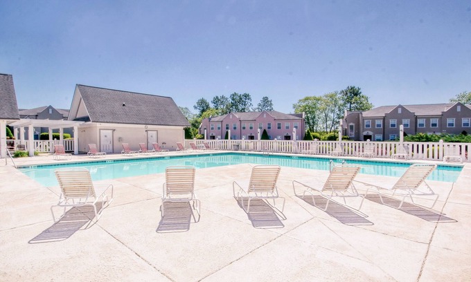 Red Hill Condominio | Inviting condo with golf, tennis, pool, central AC, & W/D