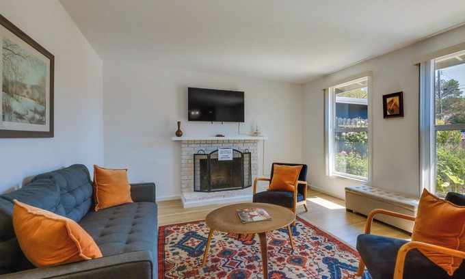 Novato Casa | Inviting Home w/ Patio: Walk to Downtown Novato!