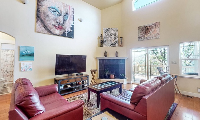 Rough and Ready Casa | Inviting home with balcony, fireplace, full kitchen, & washer/dryer