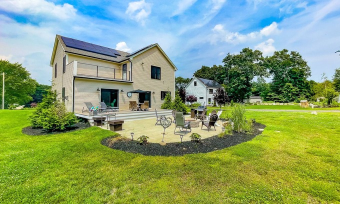 Salisbury Casa | Inviting house in Salisbury with EV charger, balcony, firepit, and gas grill
