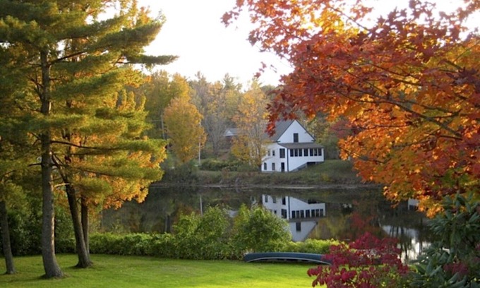 Harrisville Casa | Invitando al país victoriano en el lago en el histórico Harrisville