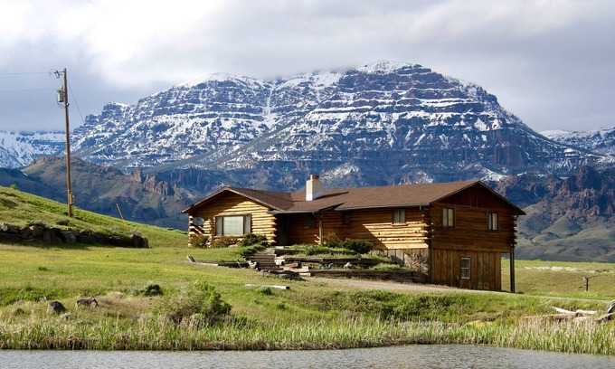 Wapiti Casa | Invitar a inicio de sesión de registro en Quiet Valley, cerca de Yellowstone