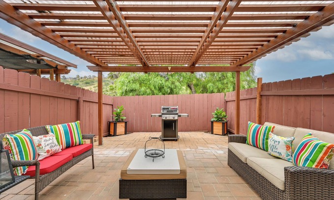 Poway Apartamento | Inviting Poway Studio w/ Patio & Gas Grill!